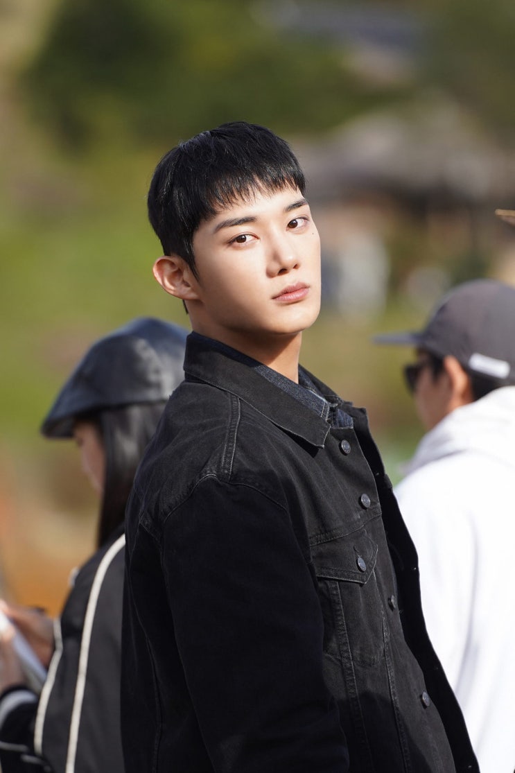  ‘찬란한 너의 계절에’ 기현우, 비하인드 컷 대방출