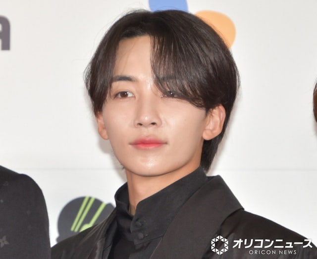 SEVENTEEN's Jeonghan Tours Japan Without Disguise: "Okinawa!?" "Where to first!?" "He looks picture-perfect in any style."