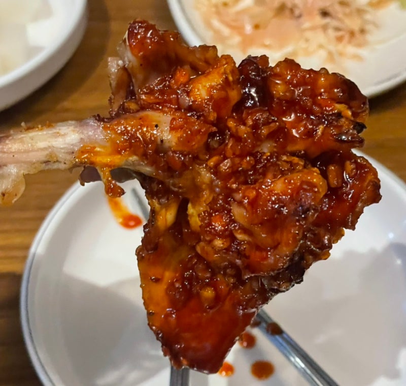 동호숯불바베큐 - 치킨 숯불바베큐치킨 소금구이 양념치킨