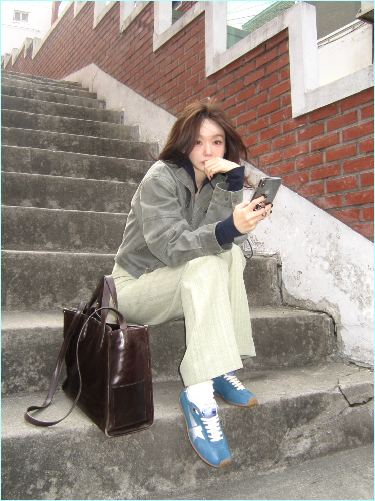  "90만 원대라고?" 강민경 일상 사복 패션, 비율 치트키 파란 운동화 정체