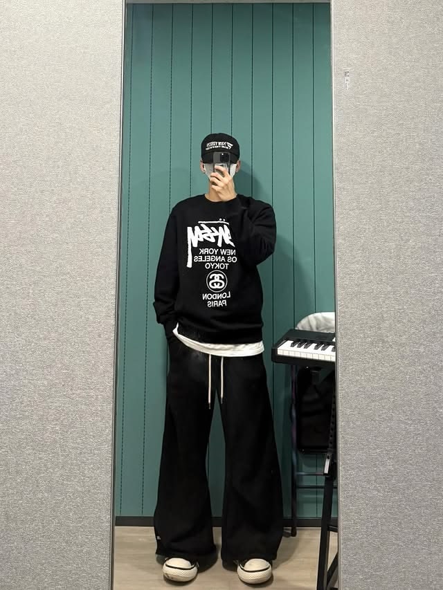 스투시 월드투어 맨투맨