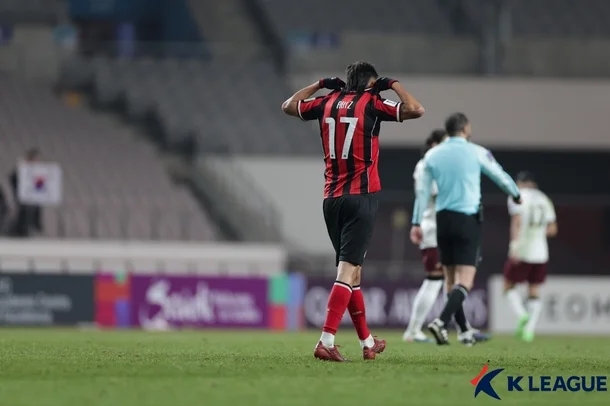 총합 스코어 1-3 <b>패배</b>. <b>K리그</b> 두 <b>팀</b> 전원 16강에서 탈락 확정.