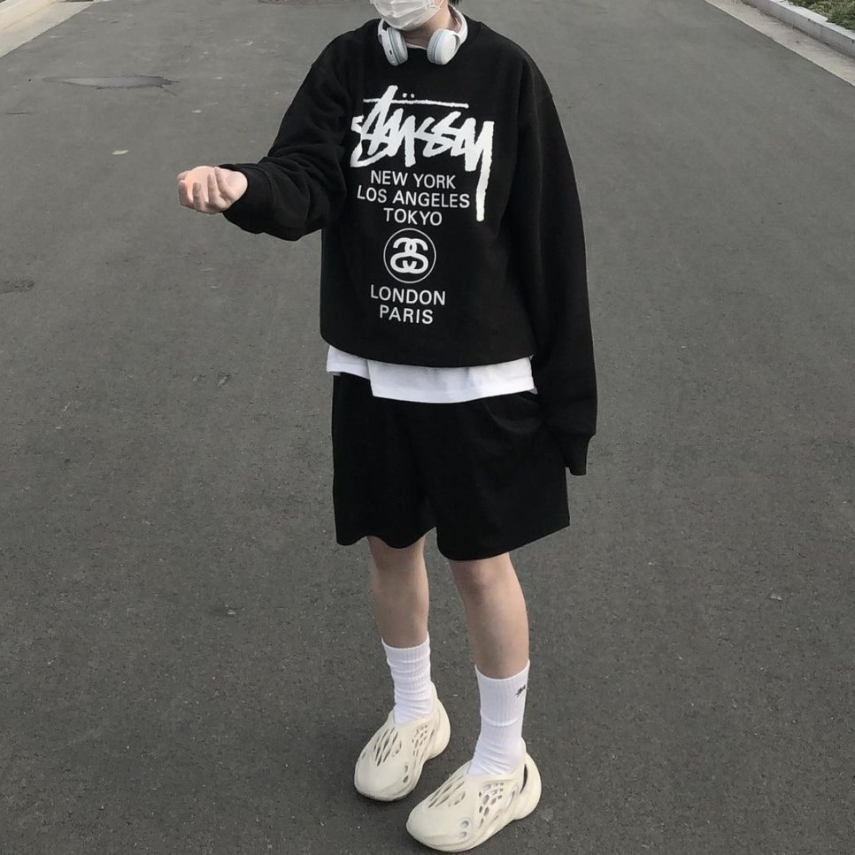 스투시 월드투어 맨투맨