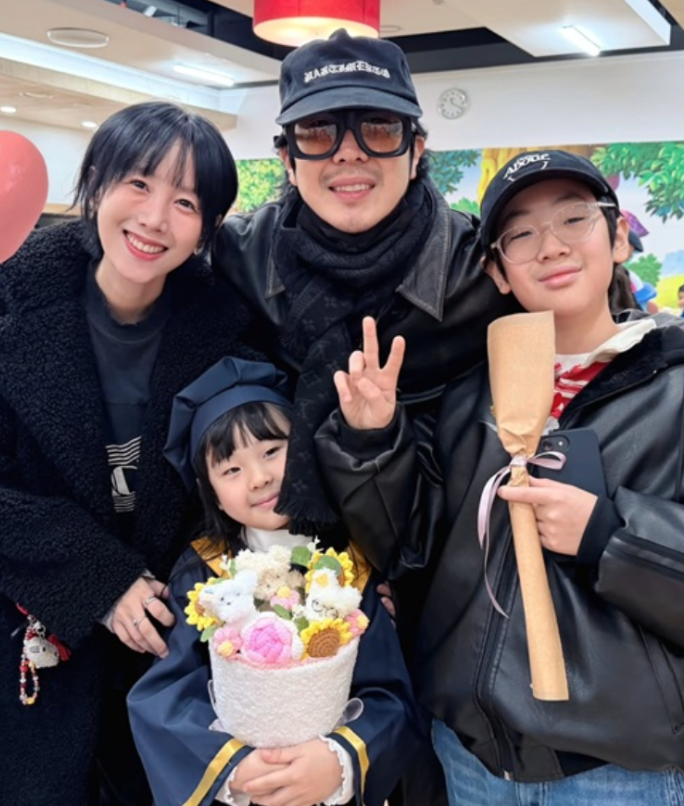 Haha and Byul's Daughter Songyi Overcomes Rare Disease and Graduates: "Thank You for Walking Healthily"