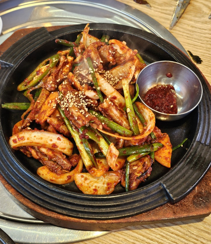  제주민속오일장 '춘향이네' 꼼장어 비빔밥 장터순대국밥 내돈내산 현지인 맛집 추천