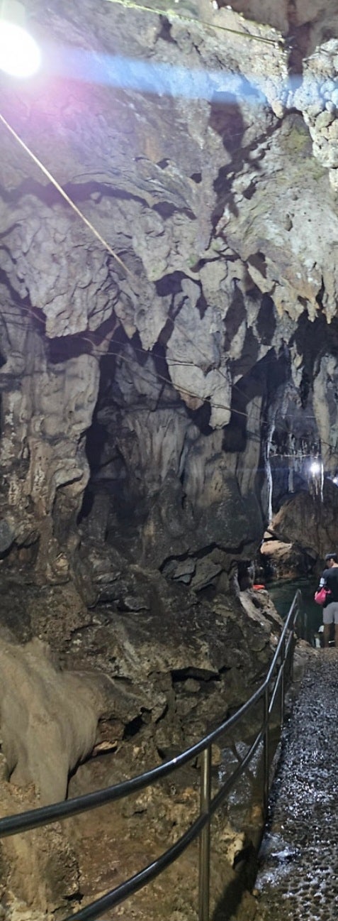 필리핀 보홀 여행 명소 가볼만한 곳 – 히낙다난 동굴 (신비로운 자연 동굴과 에메랄드빛 물이 인상적인 곳)