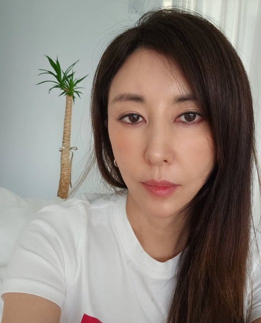 "한국의 마돈나" 김완선, 1인 기획사 불법 운영 혐의로 검찰 송치... 40년 커리어에 남은 오점
