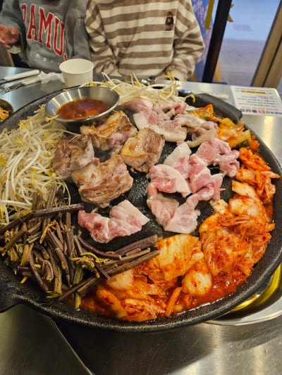 부뚜막 솥뚜껑삼겹살 가족 외식 광명사거리고기집