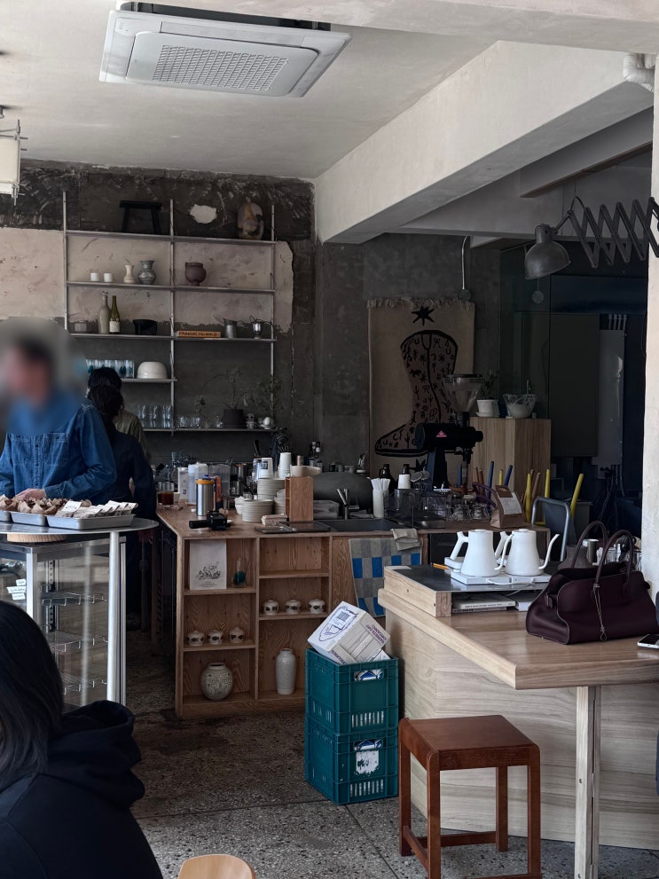  삼각지역 카페 추천 | 분위기 좋은 로스터리 카페 ‘올웨이즈어거스트로스터리’