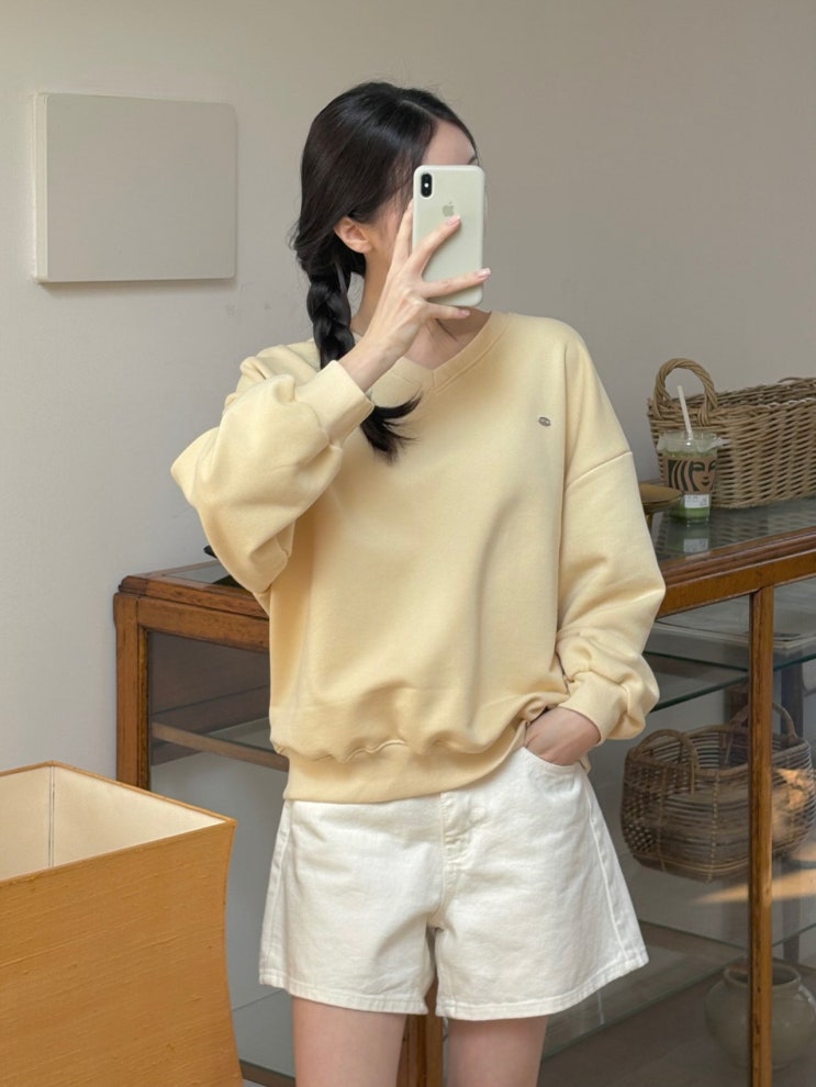  여자 브이넥 맨투맨 추천 봄 가을 루즈핏 팬던트 포인트 데일리 캐주얼 코디