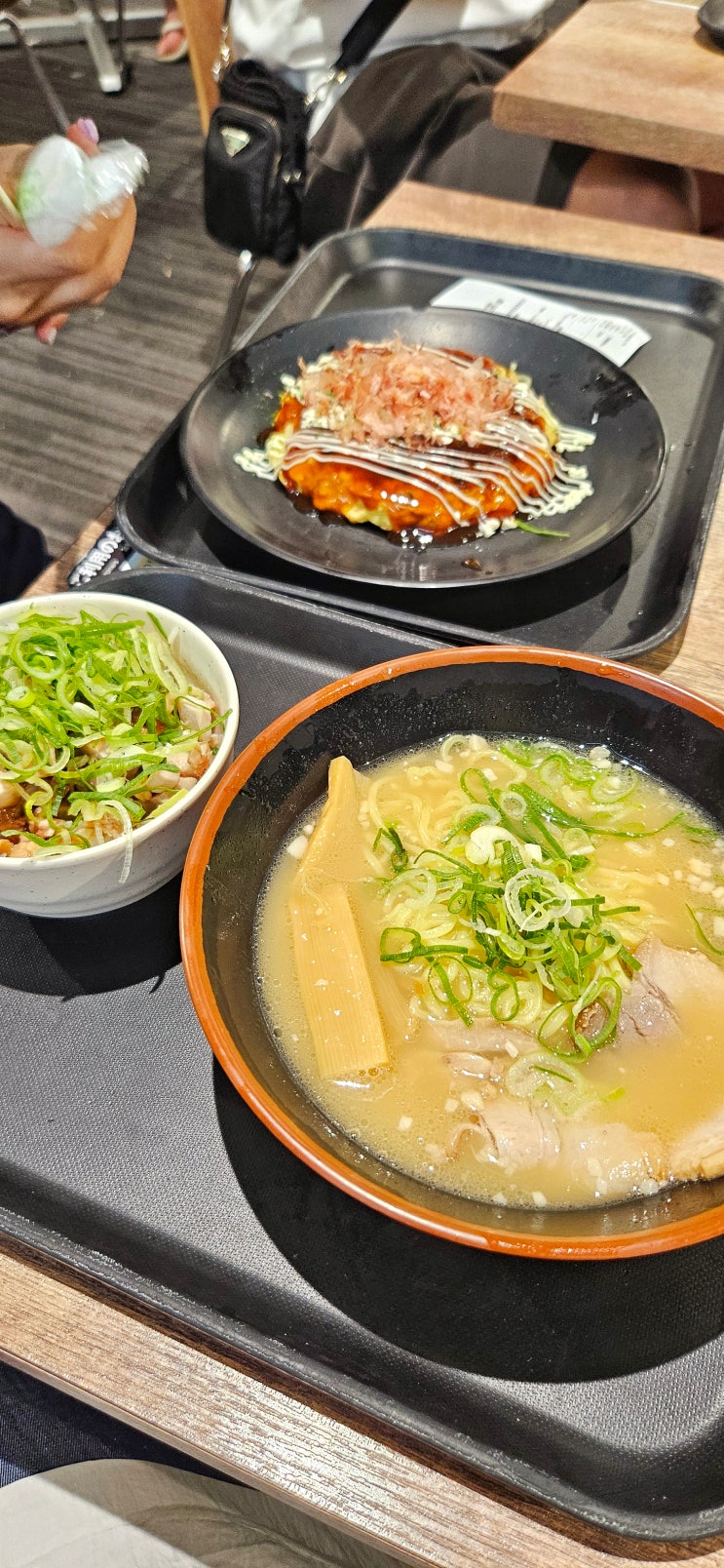 일본 오사카 간사이국제공항 제2터미널 푸드코트에서 저녁 먹기