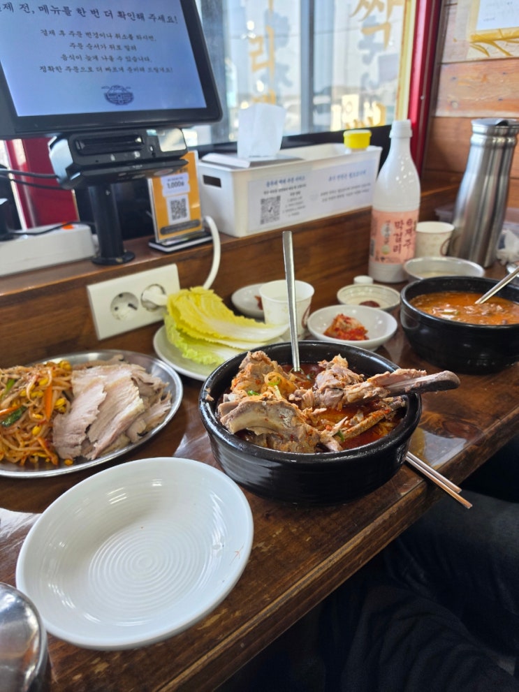  제주도 공항근처 맛집 현지인 추천 용두네해장국에서 돔베고기 초무침에 막걸리 먹어버린 후기