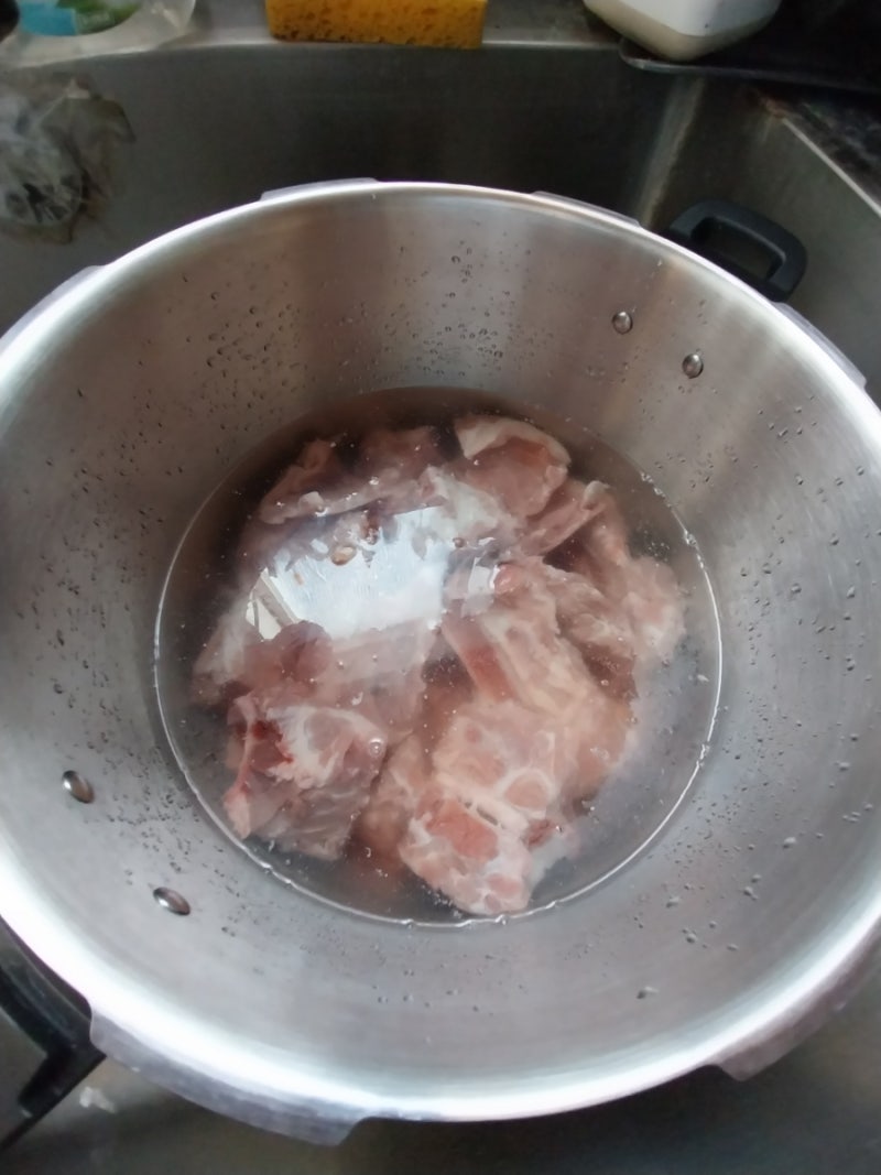 돼지등뼈 김치찜