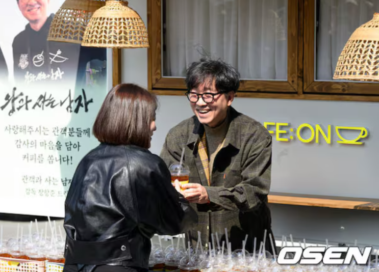  장항준 감독, 아이돌 머리 염색…천만 감독이 팬서비스 하는 방식