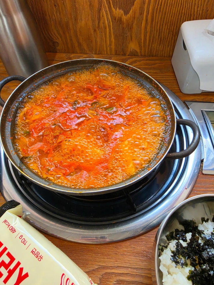  노량진 혼밥 맛집 추천, 공시생 인기 고기 듬뿍 백채김치찌개 노량진점 내돈내산 후기 과식 주의