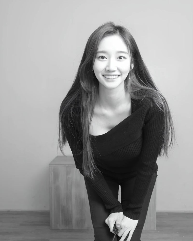 [사진 모음] 날씬한 몸매와 미소가 아름다운 윤수빈 캐스터 화보 촬영 인스타 사진 모음 - 32