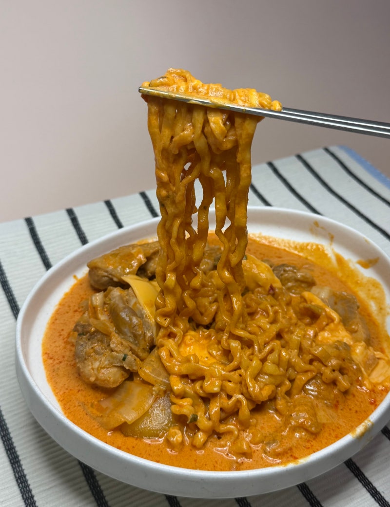 닭다리살 요리 불닭볶음탕면 가격 로제 찜닭 레시피