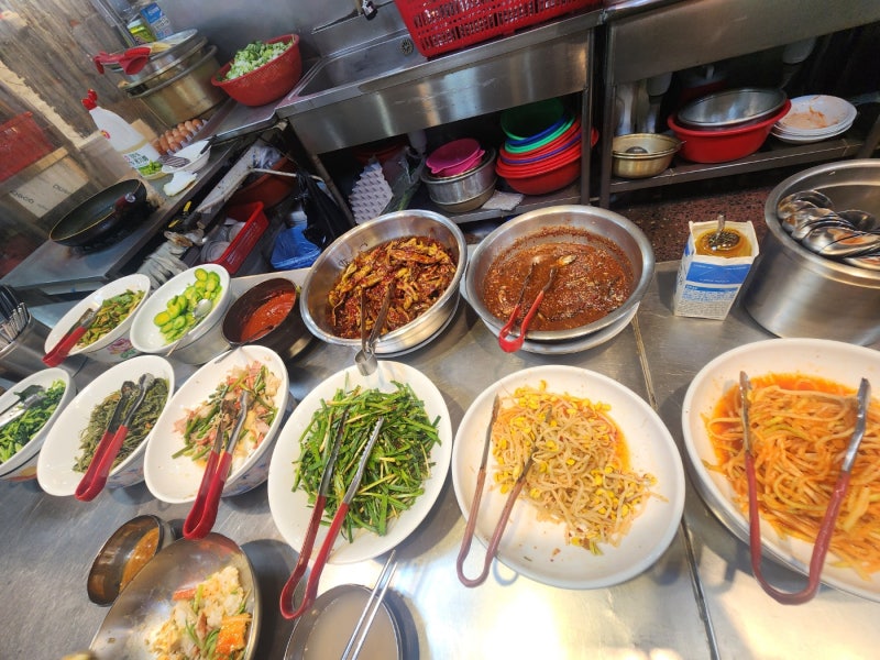 대구 칠성시장 보리밥골목 맛집 영천보리밥 15가지 반찬 보리밥 비빔밥