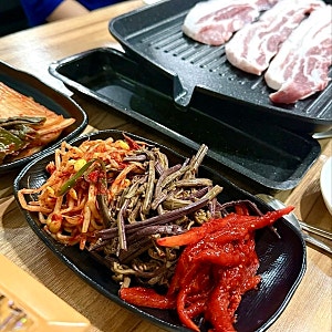 이천 하이닉스 후문 지리산흑돼지 (더덕구이,공짜라면)