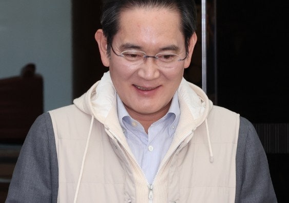 "벌써 매장 전화통 불났다" 이재용 회장이 선택한 500만 원 '브루넬로 쿠치넬리' 조끼의 위엄