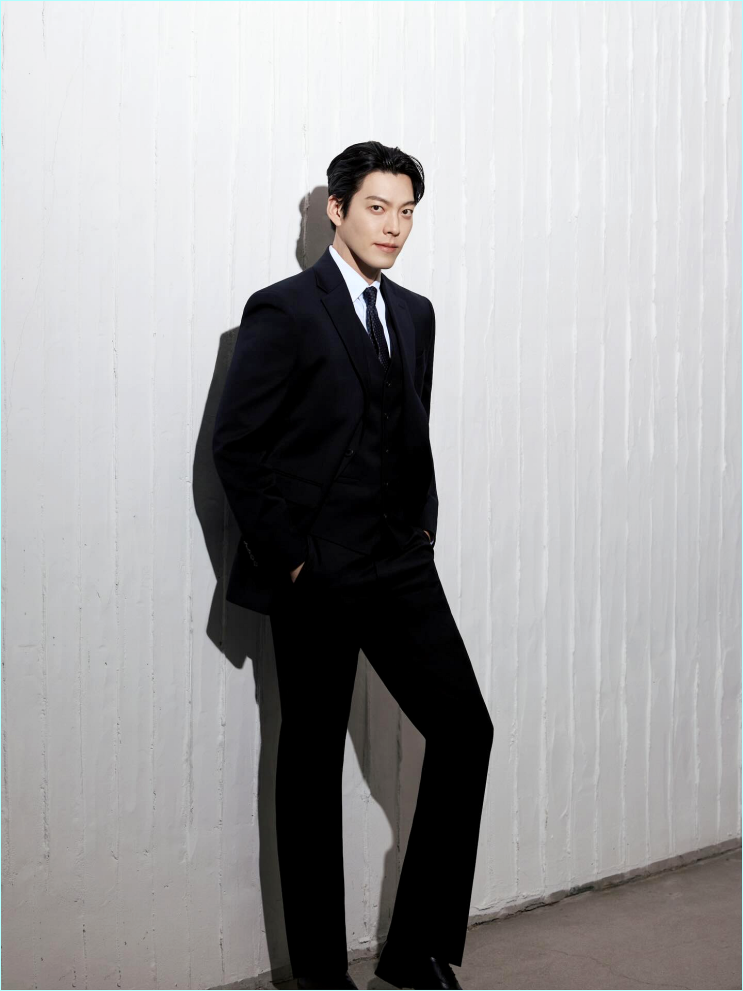  "신민아가 오열했다더니.." 스페인 신행 끝낸 김우빈 수트핏