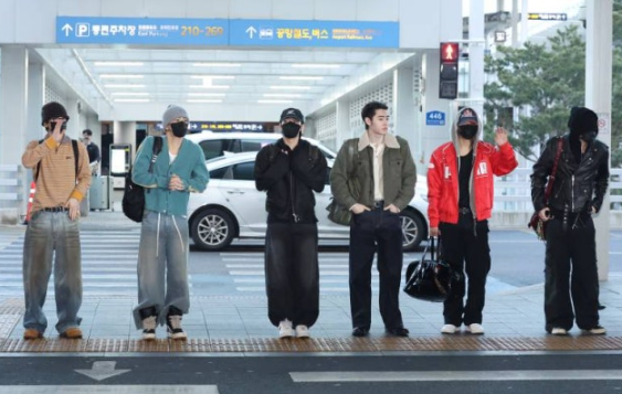 ENHYPEN Departs as a Six-Member Group After Heeseung's Withdrawal, Met with Truck Protests from Some Fandoms