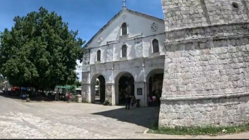 필리핀 보홀 여행 명소 가볼만한 곳 – 바클라욘 성당 (필리핀에서 가장 오래된 성당 중 하나로 역사와 문화 체험 가능)