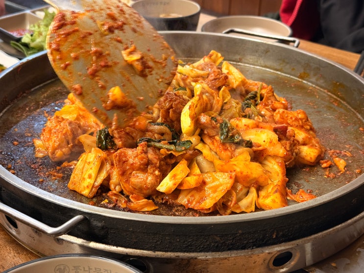  [춘천 근본 맛집] 12년 연속 블루리본의 위엄! 춘천 닭갈비의 살아있는 전설, 통나무집 본점 