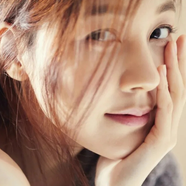 "왜 안 늙어....?" 1살 연상 사업가와 결혼해 8살 딸까지 둔 여배우,방부제 미모 관리 비결