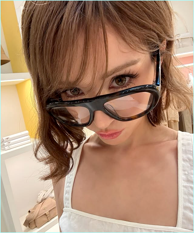  "서바이벌 1등 하던 15살 소녀..." 뷰티 CEO 된 전소미, 프라다 매장 뒤집어놓은 긱시크룩 정체