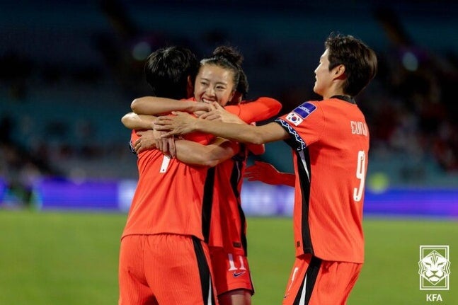 한국 여자축구, 우즈베키스탄 6-0 완파…아시안컵 4강 진출과 월드컵 본선 확정