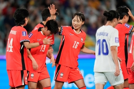 대한민국 여자축구, 우즈베키스탄 6-0대파, 2027 브라질 월드컵 본선 진출 확정!