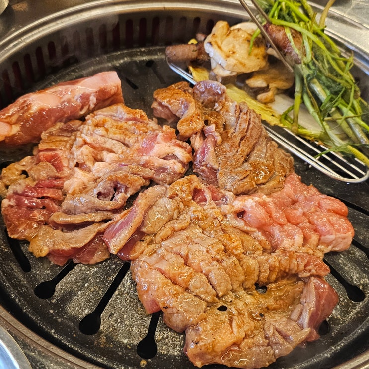  안락동 맛집! 가성비 갑, 든든한 고기 한 상 ‘맛곱창전골가’