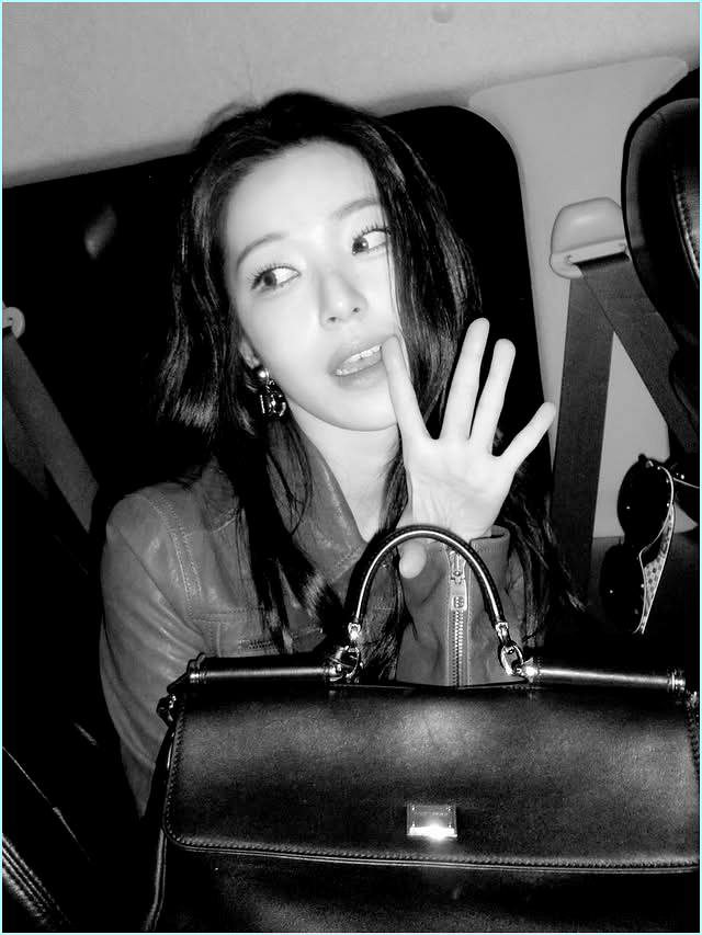  "중학생 때 데뷔했던 걔 맞아?" 24살 백지헌, 확 바뀐 분위기 완성한 300만 원대 가방 정체