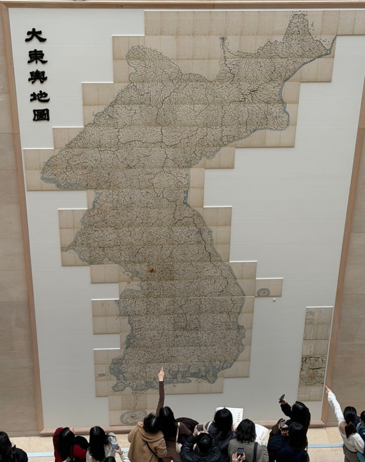  국립중앙박물관 꼭 가야 할 코스: 대동여지도부터 사유의 방, 그리고 남산 타워 뷰까지~힐링산책!