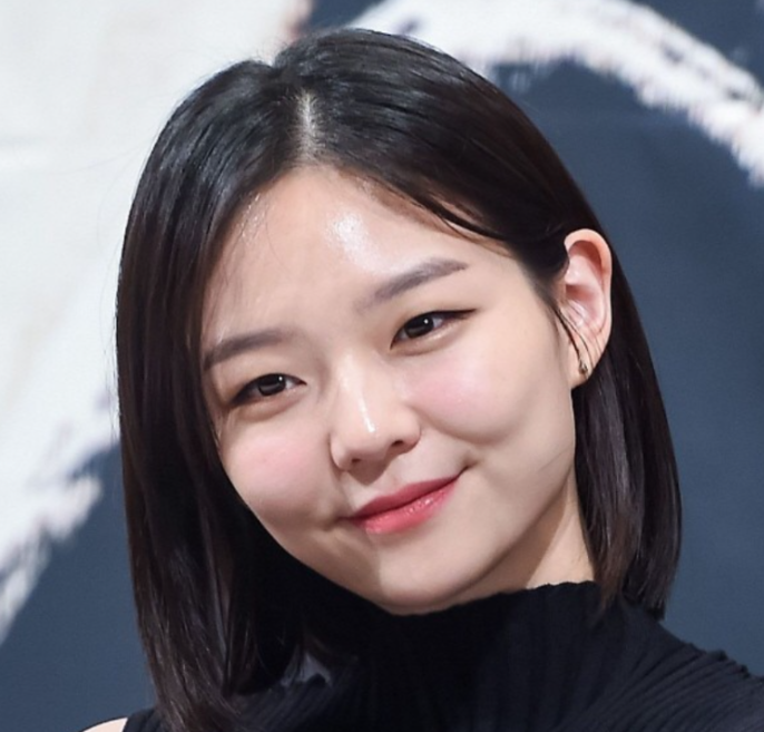 배우 이솜 프로필: 모델에서 청룡의 여인까지!