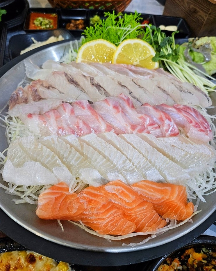  회뜨는김실장 | 스끼다시 푸짐한 청주봉명동횟집