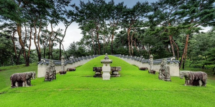  왕과사는 여자 - 64년을 혼자 기다린 그녀, 정순왕후