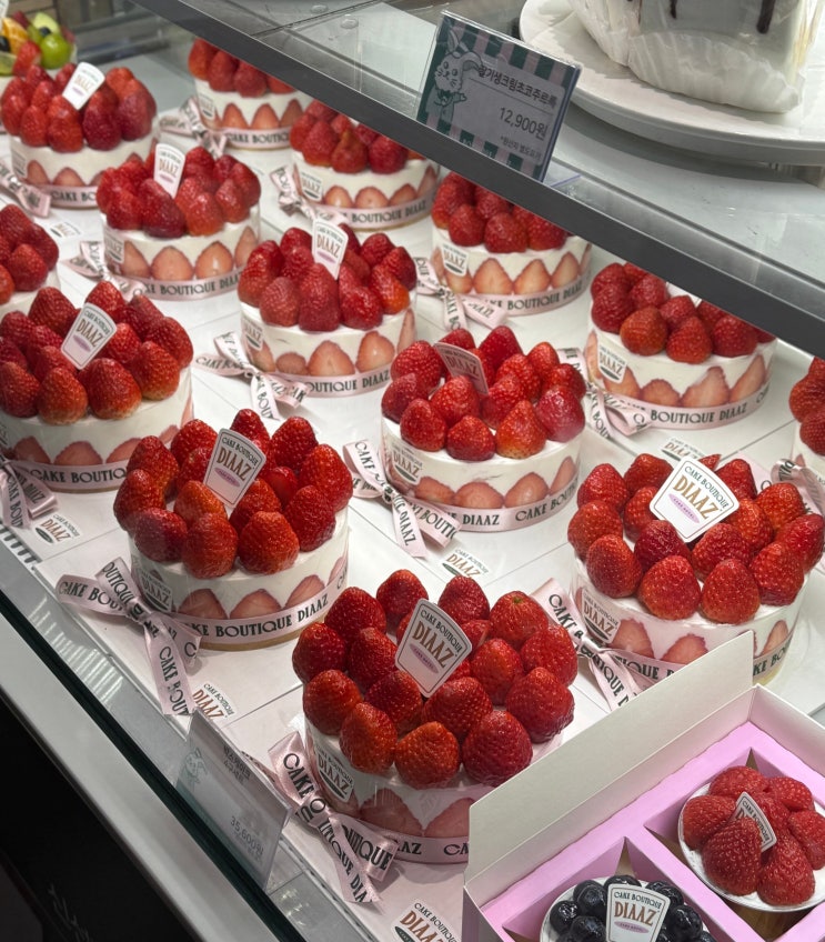  광교 갤러리아 카페디아즈 딸기 생크림 케이크 맛집 추천!