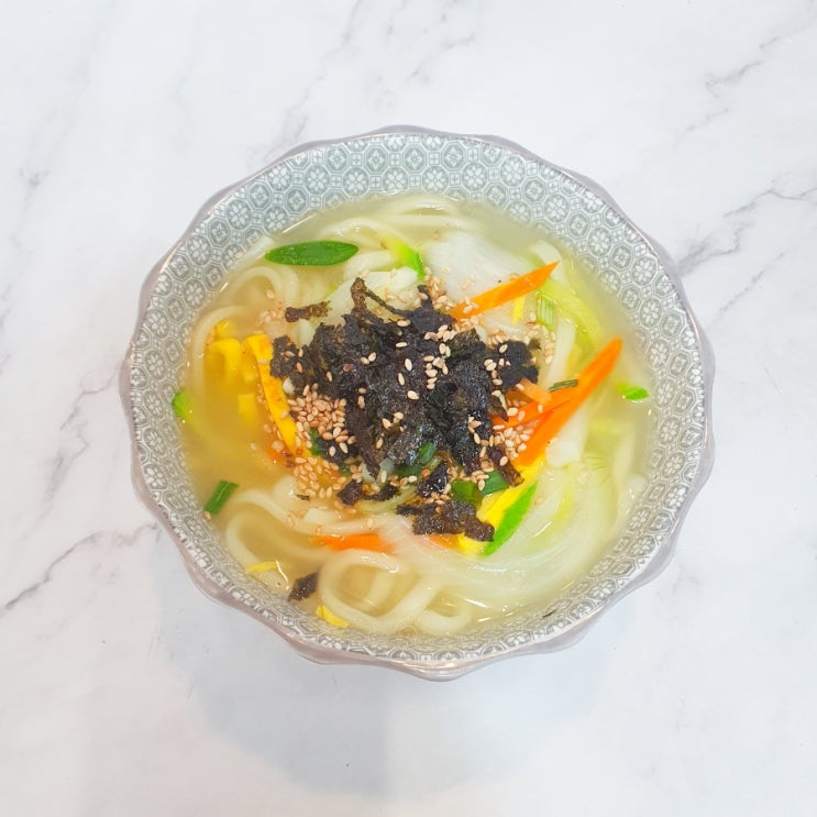  국물 진하고 면도 쫄깃한 감자 칼국수 맛있게 끓이는 법