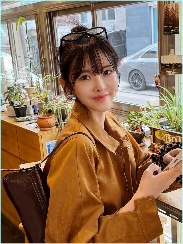  "웹드라마 속 풋풋함은 페이크?" 사복 장인으로 난리 난 여배우 고윤서 긱시크룩 정체