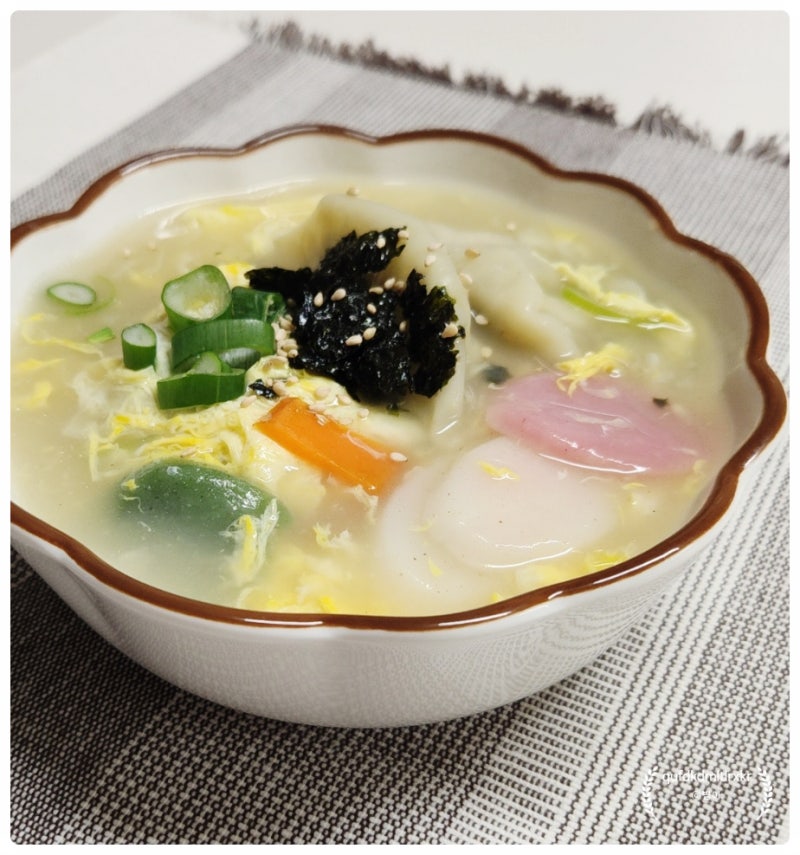 떡만두국 레시피 끓이는법 | 멸치 코인육수 활용 간단 계란 만둣국 만들기