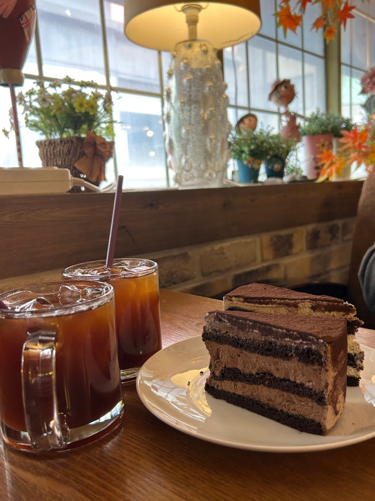  [춘천 명동] 가성비 최고, 커피와 수제 케이크 맛집 추천 <카페 크렘>