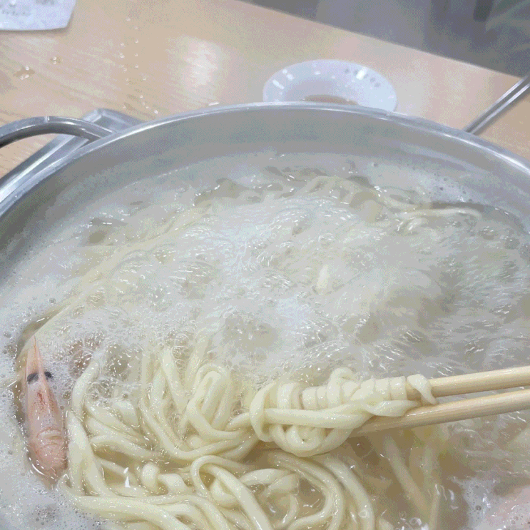  신탄진칼국수 맛집 우림칼국수 | 시원한 국물 끝판왕 바지락 칼국수에 속이 꽉찬 손만두