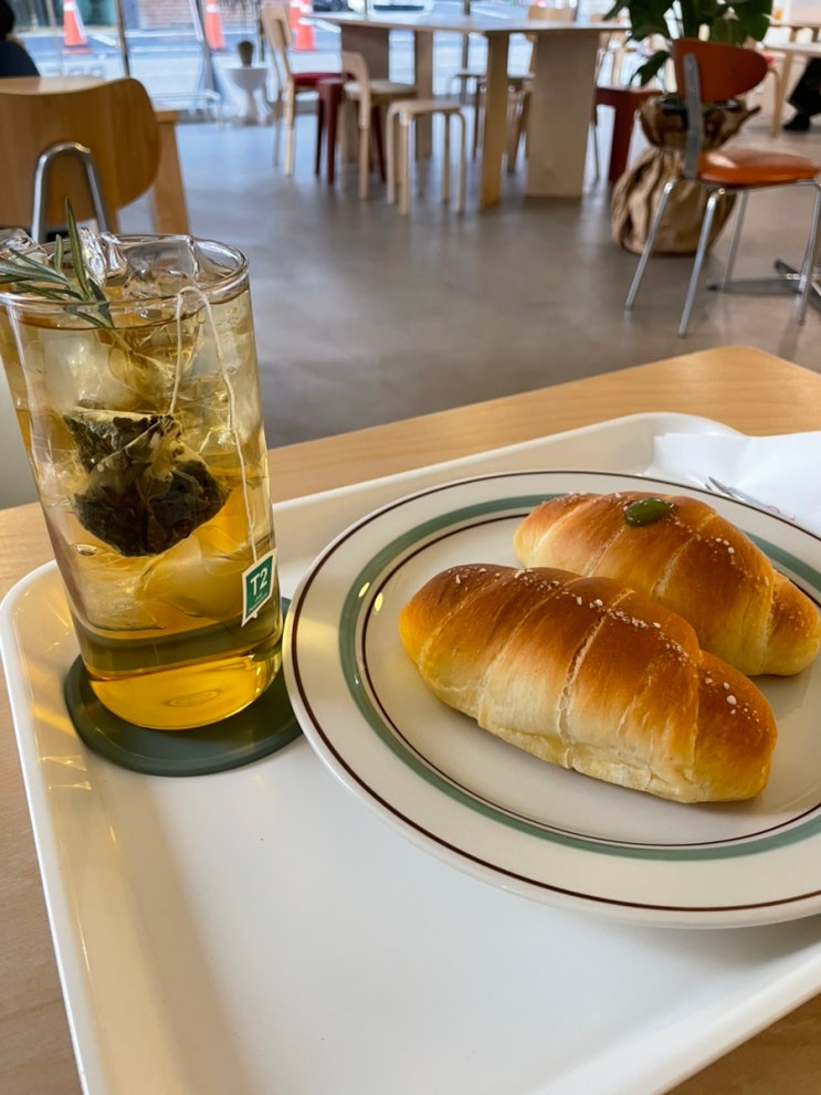  군산 소금빵 맛집 수송동 몽베 선물하기 좋은 소금빵박스포장 군산느좋카페 바닥면 바삭한 소금빵