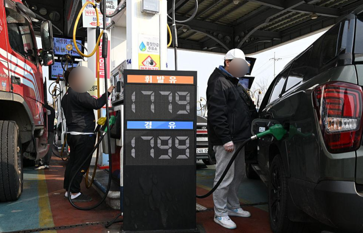  "오를 땐 번개, 내릴 땐 거북이?"…기름값 하락에도 체감 안 되는 이유