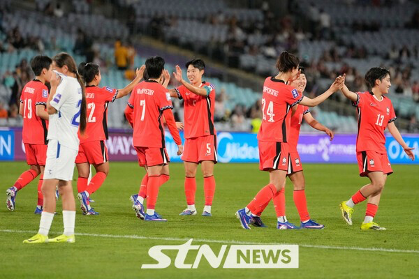 ⚽ 韓 여자축구, 우즈벡 6-0 대파하고 월드컵 4연속 쾌거!