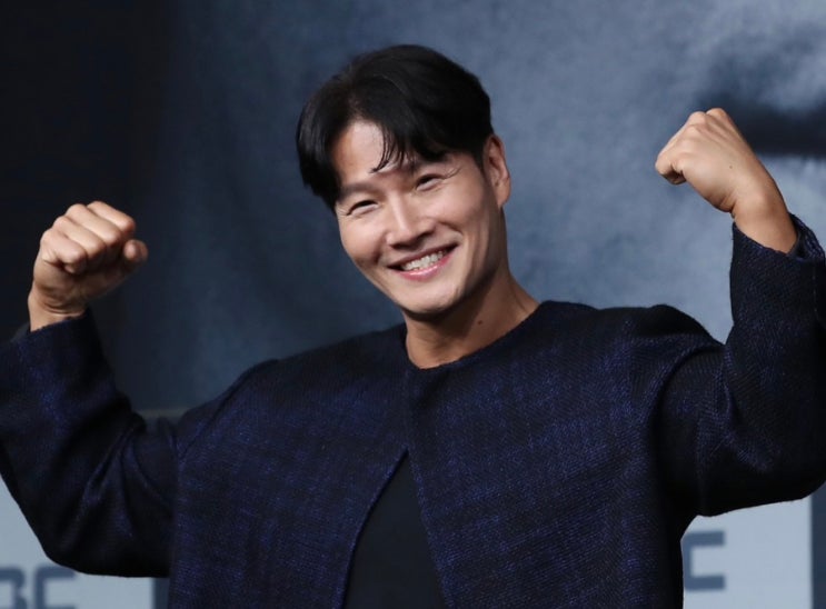  김종국, 결혼 반년 병 소식…하하 부축 받으며 등장
