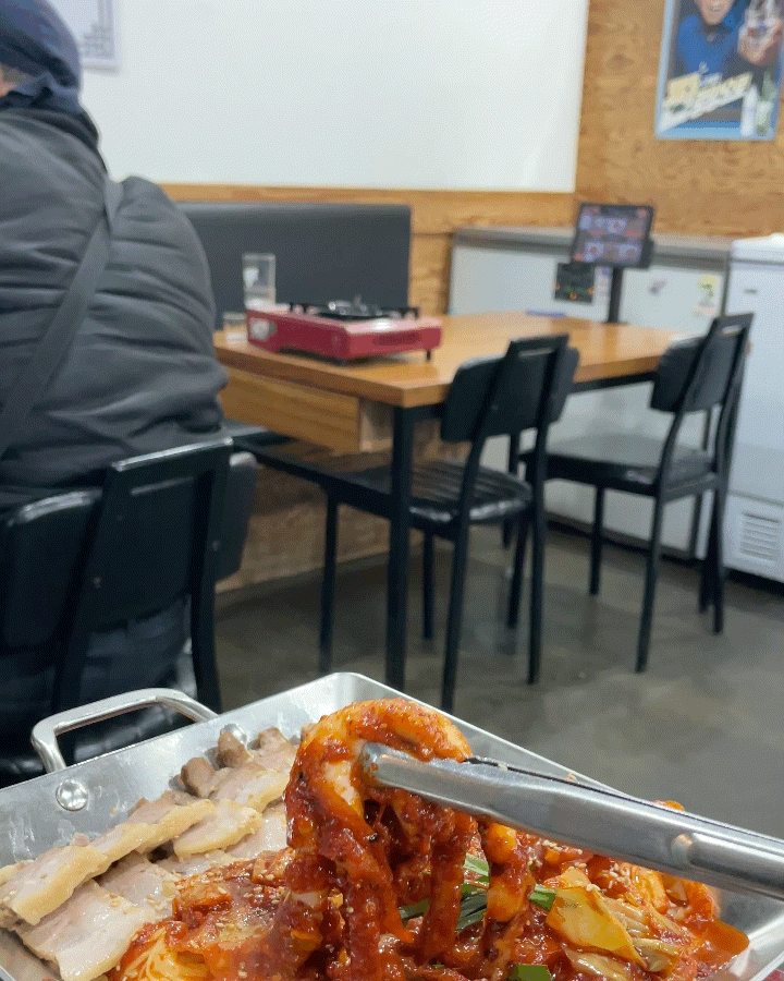  원신흥동맛집 조선낙지보쌈 | 입맛 실종 해결사! 쫄깃한 낙지와 야들야들 보쌈, 뜨끈한 물총 칼국수까지