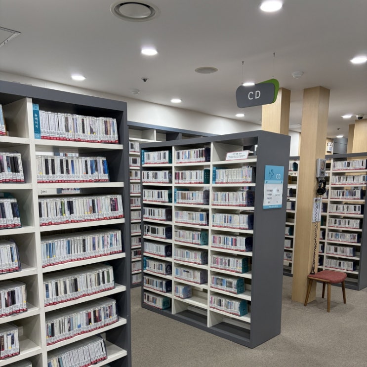  신월음악도서관 주차 및 이용방법, 7000장의 CD와 LP, 턴테이블이 있는 음악 테마 공간